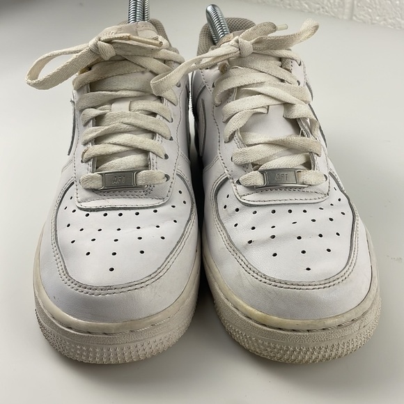 Nike | Air Force 1 '07 Low Top Perforated White Platform Sneaker Sz 7 dd8959-100 - Picture 3 of 15